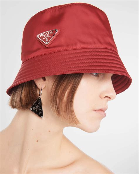 Sombreros y gorras Prada para mujer .